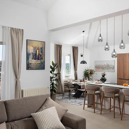 Lucija Apartment *