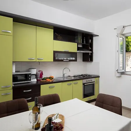 Lucija Apartment