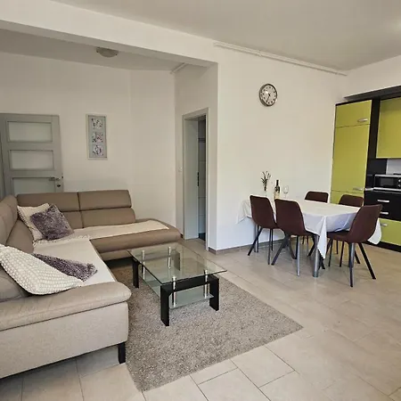 Lucija Apartament *